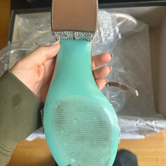 Champagne sparkly heels - Picture 5 of 9